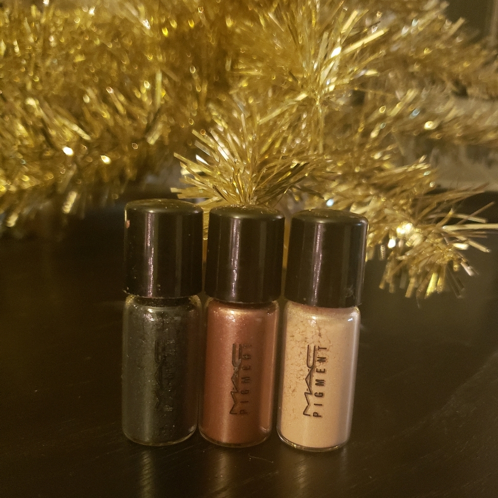 MAC cosmetics holiday pigment set limited edition